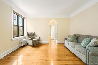 663 Locust St in Mount Vernon, NY - Foto de edificio - Building Photo