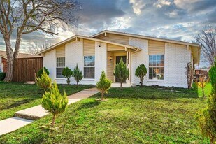 8822 Miami Dr in Rowlett, TX - Building Photo
