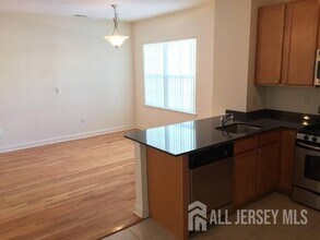 454 Gawron Ct in Sayreville, NJ - Building Photo - Building Photo