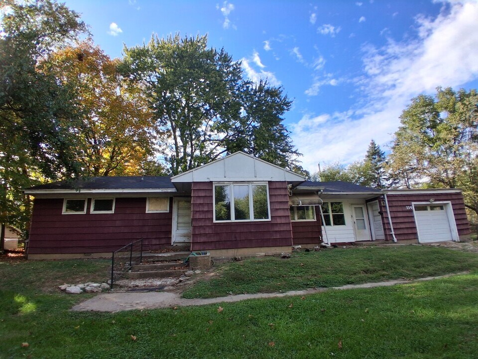 114 National Ave in Danville, IL - Foto de edificio