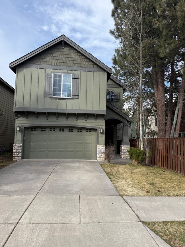 19572 Salmonberry Ct