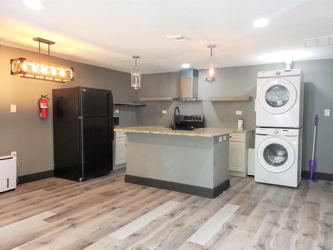 2295 E Crystal Lake Ave in Orlando, FL - Building Photo - Building Photo