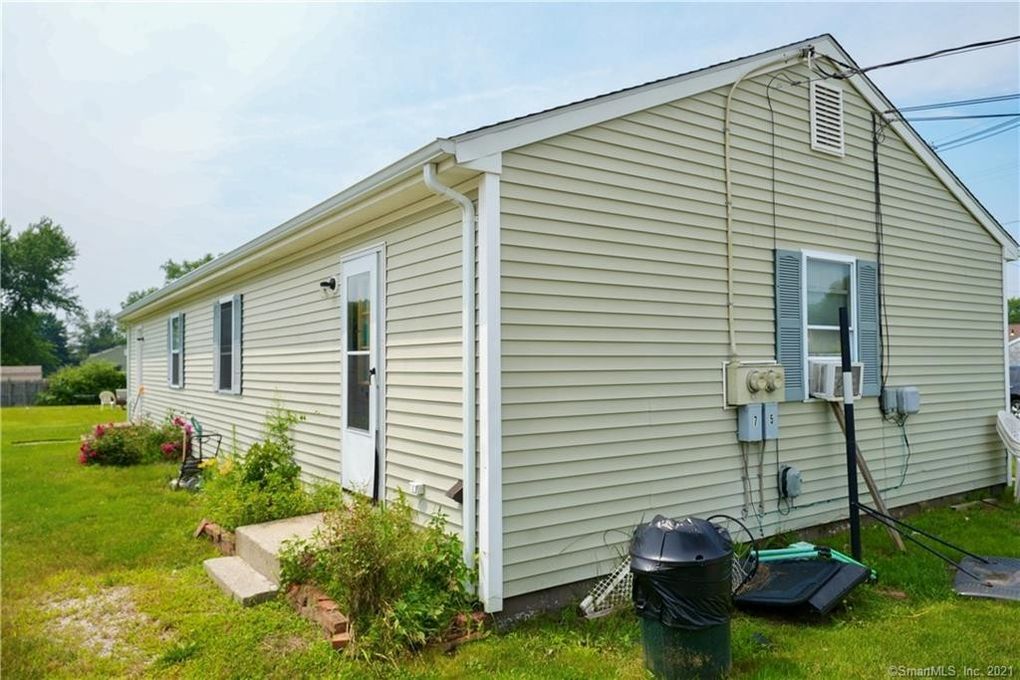 5 Norfolk Ct in Groton, CT - Building Photo