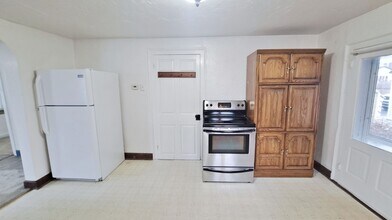 104 W King St in Abbottstown, PA - Building Photo - Building Photo