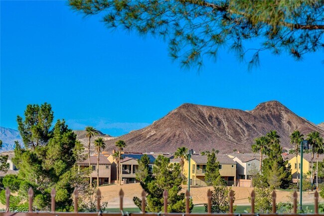 484 Punto Vallata Dr in Henderson, NV - Building Photo - Building Photo