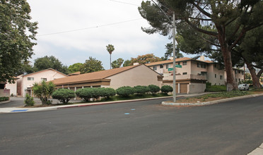 Town Center Apartments in Burbank, CA - Building Photo - Building Photo