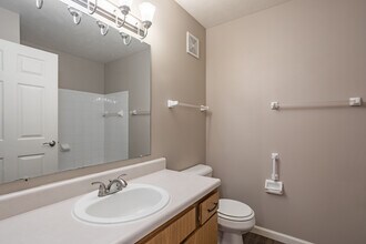 Danbury Court Apartments in Bloomington, IL - Foto de edificio - Building Photo