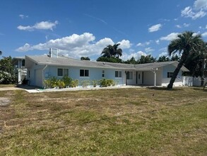 1305 Gulf Blvd in Belleair Beach, FL - Building Photo - Building Photo