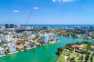 9180 W Bay Harbor Dr-Unit -Apt 5C in Bay Harbor Islands, FL - Foto de edificio - Building Photo
