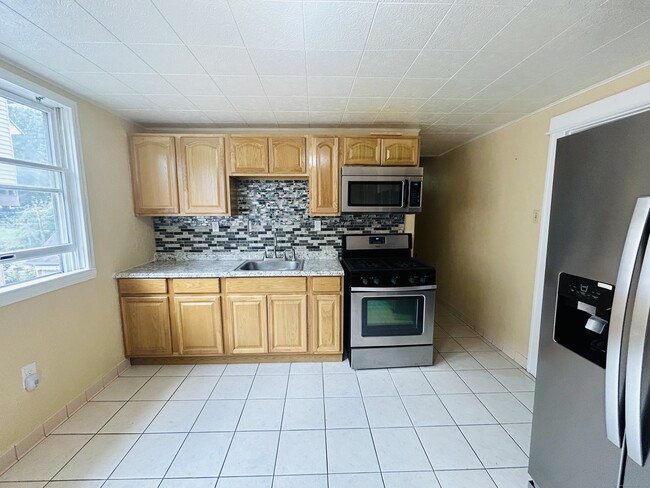 25 Holbrook St in Ansonia, CT - Building Photo - Building Photo