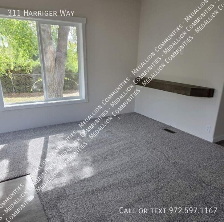 311 Harriger Way in Layton, UT - Building Photo