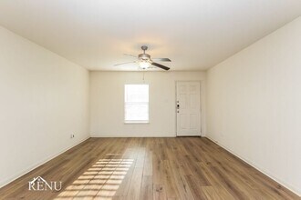 305 Sunnymeade Ln in Jarrell, TX - Building Photo - Building Photo