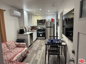 1501 Hartsook St in Los Angeles, CA - Building Photo - Building Photo
