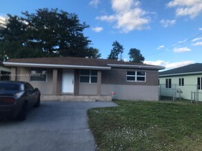 2771 NW 11th Ct in Fort Lauderdale, FL - Building Photo - Building Photo