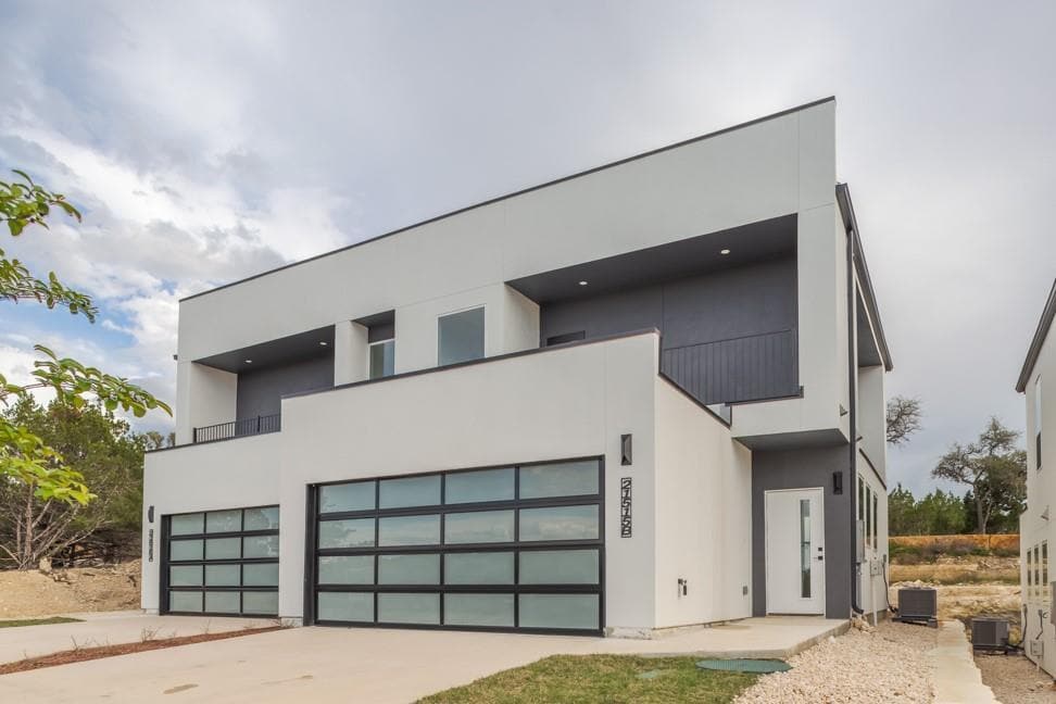 21515 Patton Ave in Lago Vista, TX - Foto de edificio