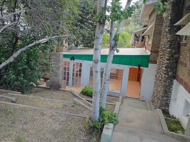 property at 817 Colorado Ave