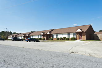 English Village Apartments in Carrollton, GA - Building Photo - Building Photo