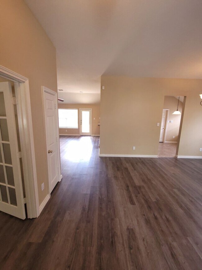 1105 Essex Dr in Cedar Hill, TX - Building Photo - Building Photo