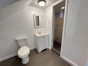 548 NW 30th St in Miami, FL - Building Photo - Building Photo