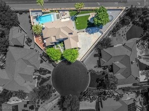 8000 Silver King Dr in Las Vegas, NV - Building Photo - Building Photo