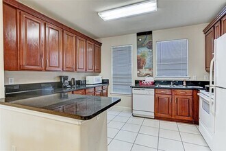 2078 Laverne St in Houston, TX - Building Photo - Building Photo