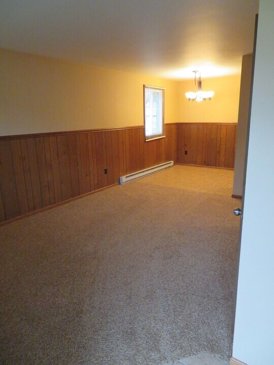 628 W State St in Hartford, WI - Building Photo