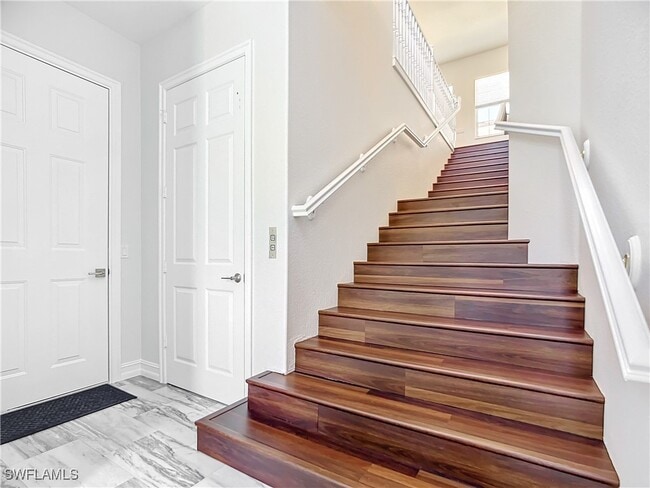 property at 4752 Stratford Ct