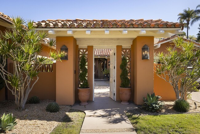 6182 Paseo Valencia in Rancho Santa Fe, CA - Building Photo - Building Photo