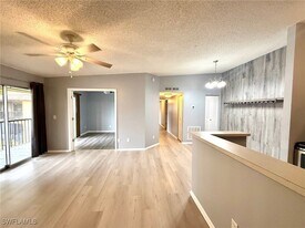 6492 Royal Woods Dr in Ft. Myers, FL - Building Photo