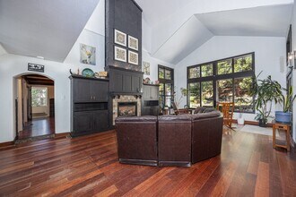 26316 CA-189 in Lake Arrowhead, CA - Building Photo - Building Photo