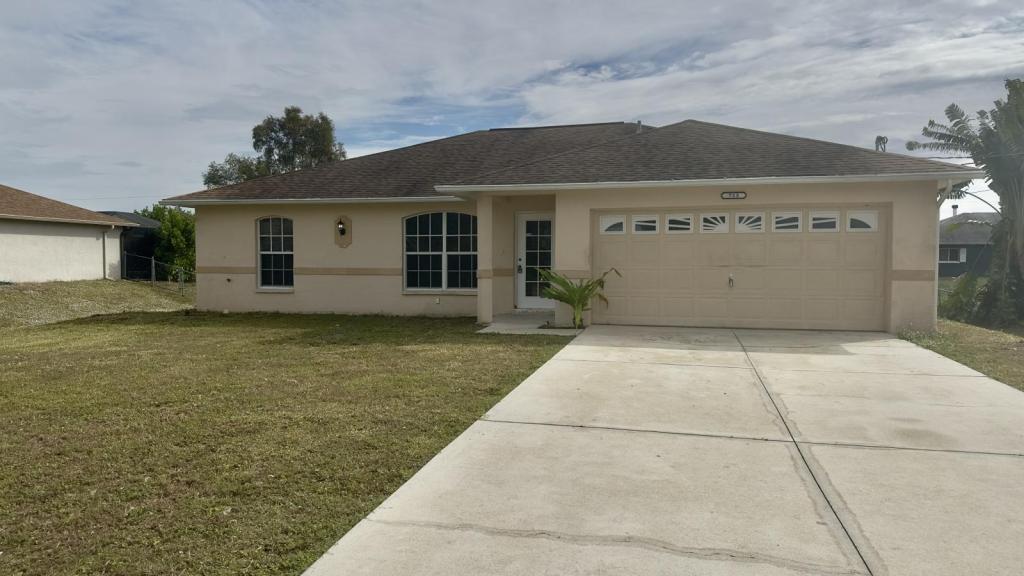 713 Rue Labeau Cir in Ft. Myers, FL - Building Photo