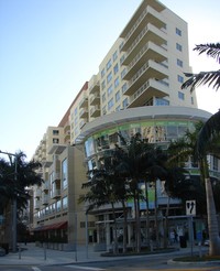 Midblock in Miami, FL - Foto de edificio - Building Photo