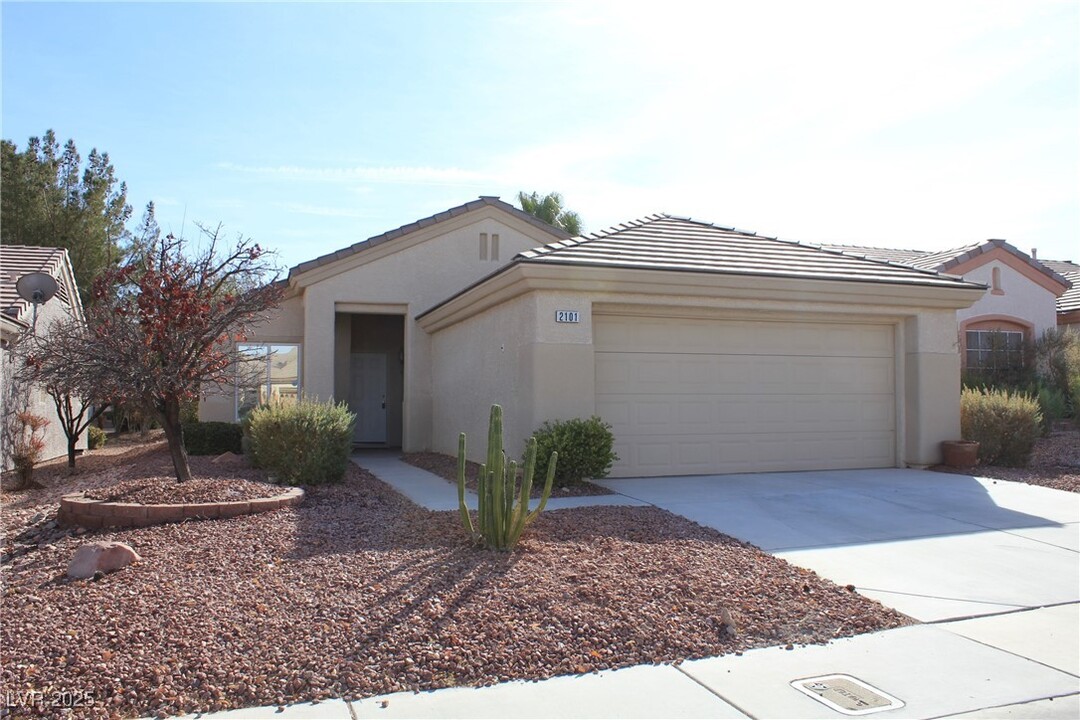 2101 Poppywood Ave in Henderson, NV - Building Photo