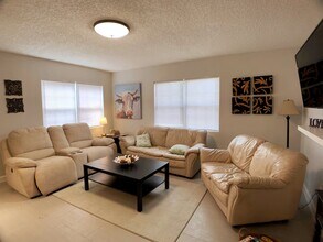 7161 Balboa Rd in Jacksonville, FL - Foto de edificio - Building Photo