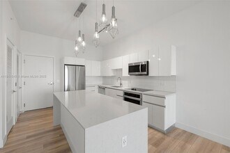 101 Diplomat Pkwy, Unit 0607 in Hallandale Beach, FL - Foto de edificio - Building Photo