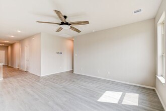 1910 Hidden Cedar Dr in Conroe, TX - Building Photo - Building Photo