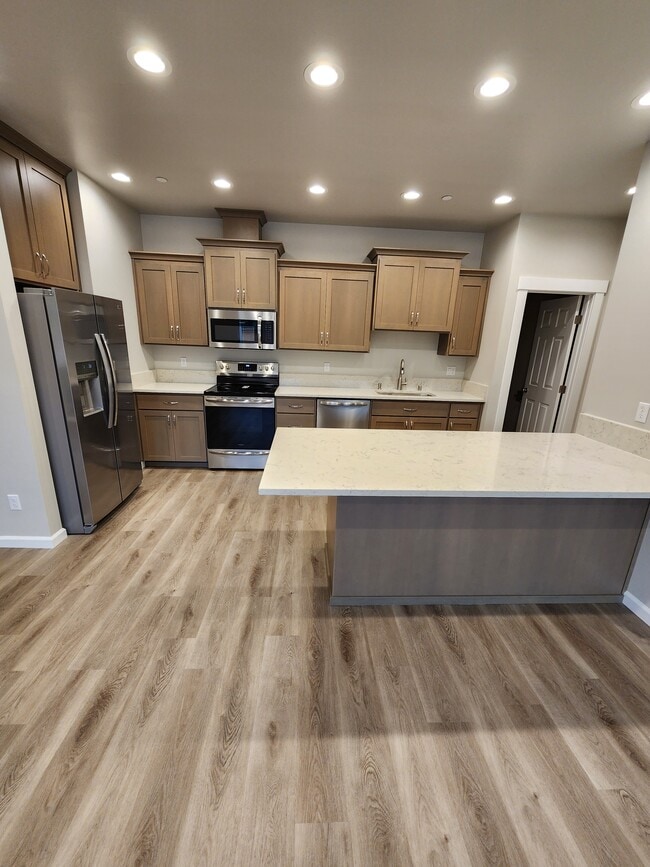 14916 Canyon Rd E in South Hill, WA - Building Photo - Building Photo
