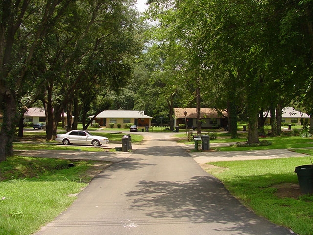 Bentwood Village in Tallahassee, FL - Foto de edificio