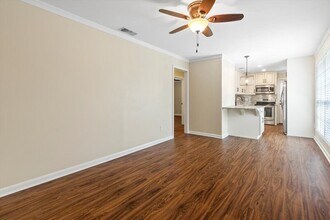 1686 Pine Grove Ave in Jacksonville, FL - Foto de edificio - Building Photo