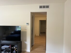 35 Ridgeview Cir, Unit 35 in New London, CT - Building Photo - Building Photo