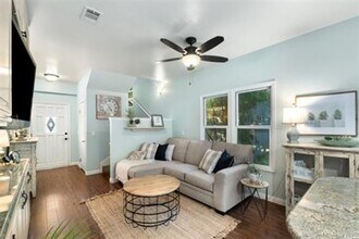 327 N Harwood St in Orange, CA - Building Photo - Building Photo