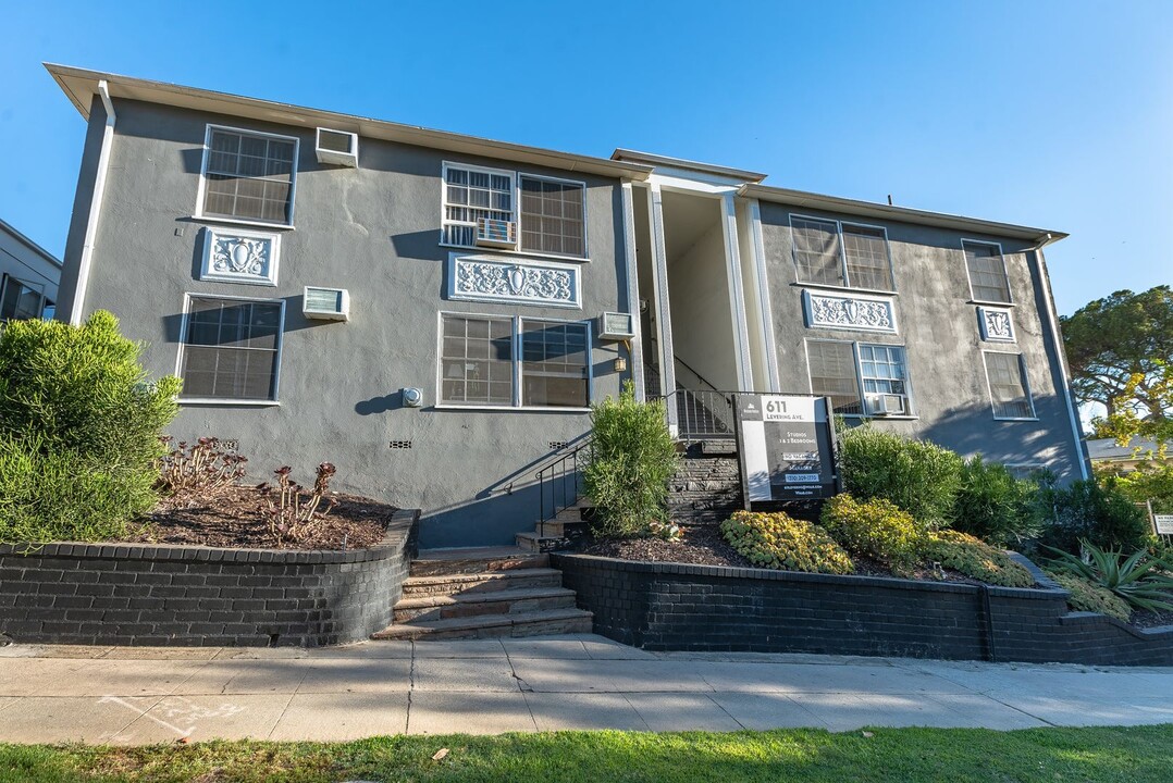 611 Levering Ave in Los Angeles, CA - Foto de edificio