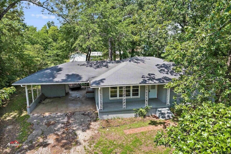 1307 Ash Ln in Kilgore, TX - Foto de edificio