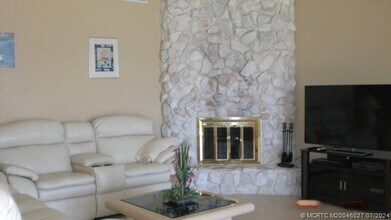3941 NE Breakwater Dr in Jensen Beach, FL - Building Photo - Building Photo