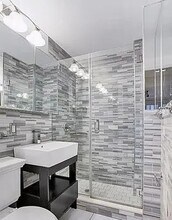 697 Tenth Avenue in New York, NY - Building Photo - Building Photo
