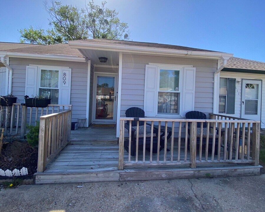 809 Dora Ct in Virginia Beach, VA - Building Photo