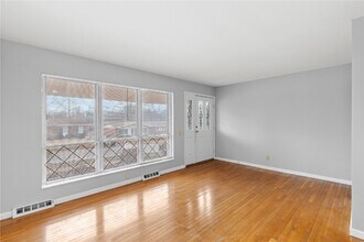 4645 Tauneybrook Dr in St. Louis, MO - Foto de edificio - Building Photo