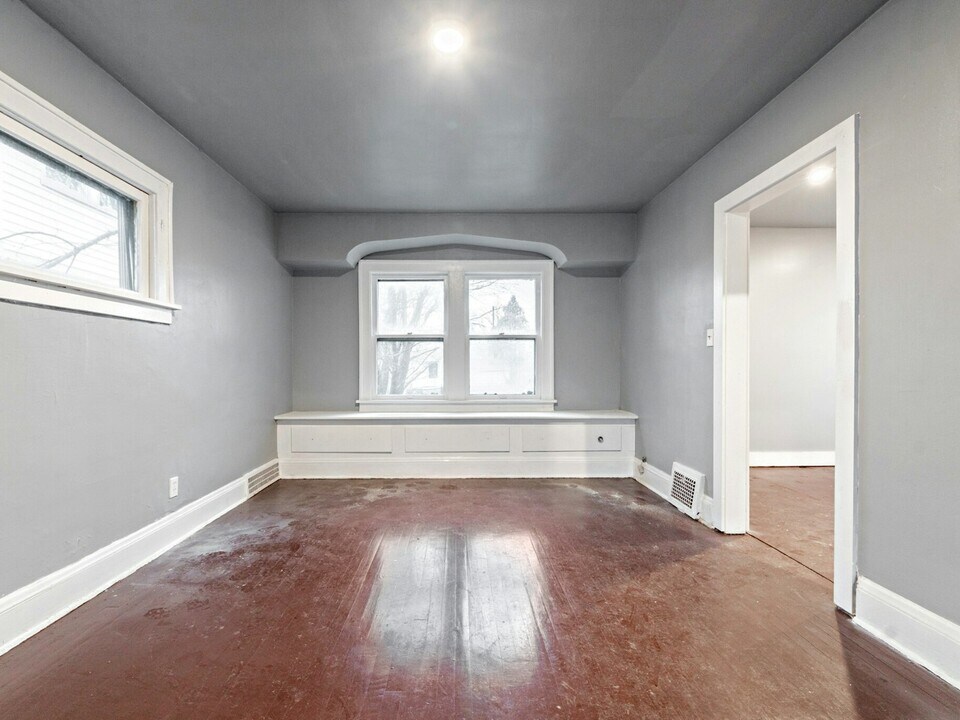 11009 Greenwich Ave in Cleveland, OH - Building Photo