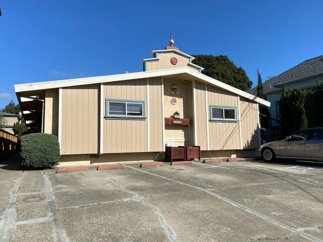2227 Roosevelt Ave, Unit 2 in Berkeley, CA - Building Photo - Building Photo