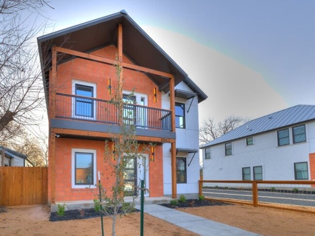 1014 N Cherry St in San Antonio, TX - Building Photo - Building Photo